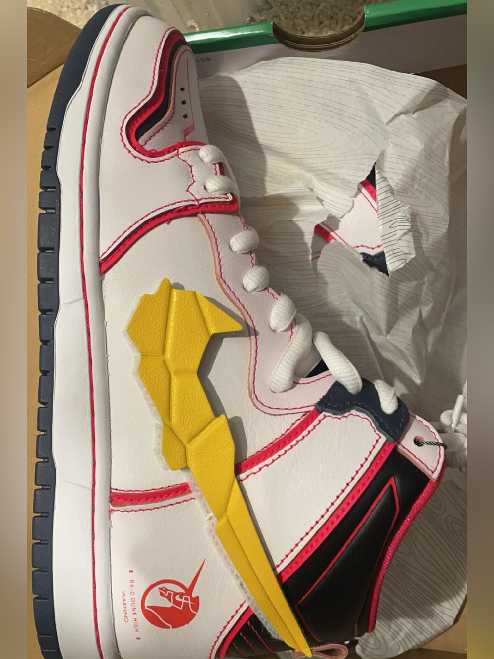 Nike SB Dunk High
RX-0 Unicorn Gundam